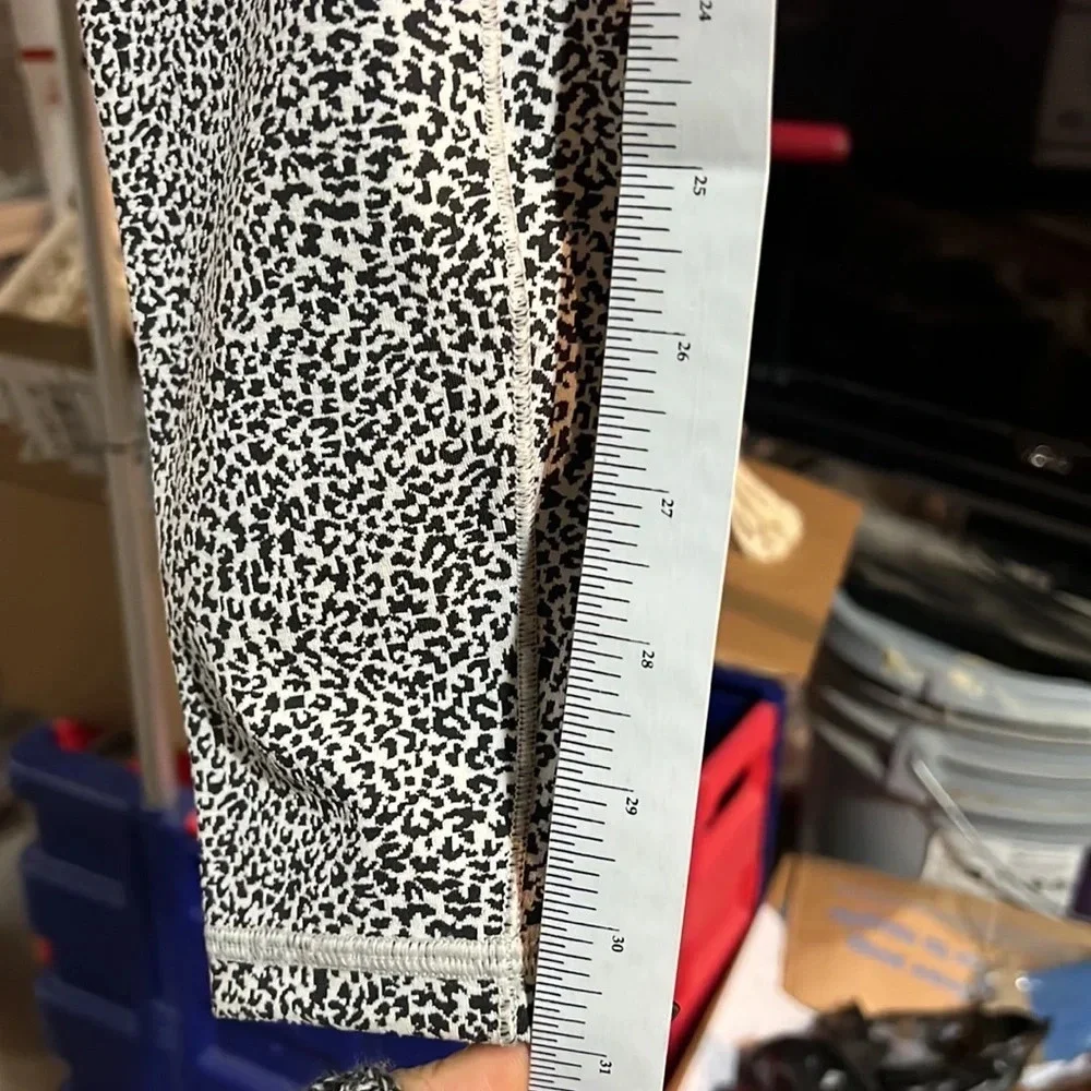 Athleta Women 25” Salutation Stash II Textured Tight 631936 Black White Size XS - Picture 6 of 6